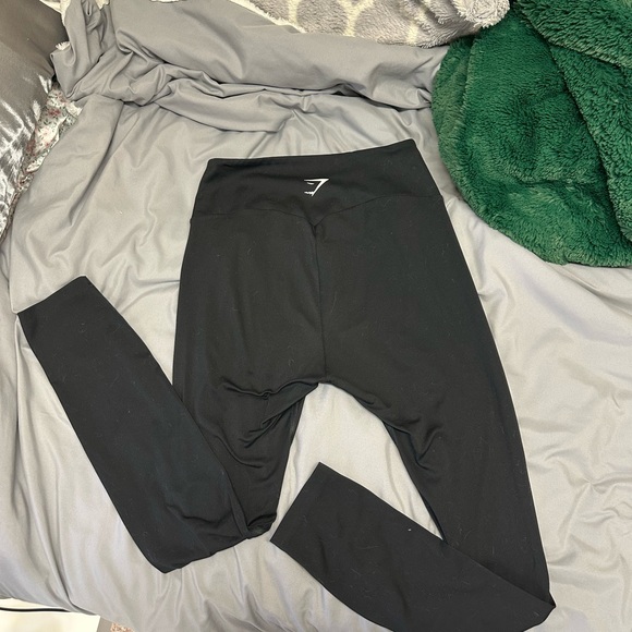 Gymshark black leggings, not front seam. Not tag visible but fits size S/M - Picture 3 of 3